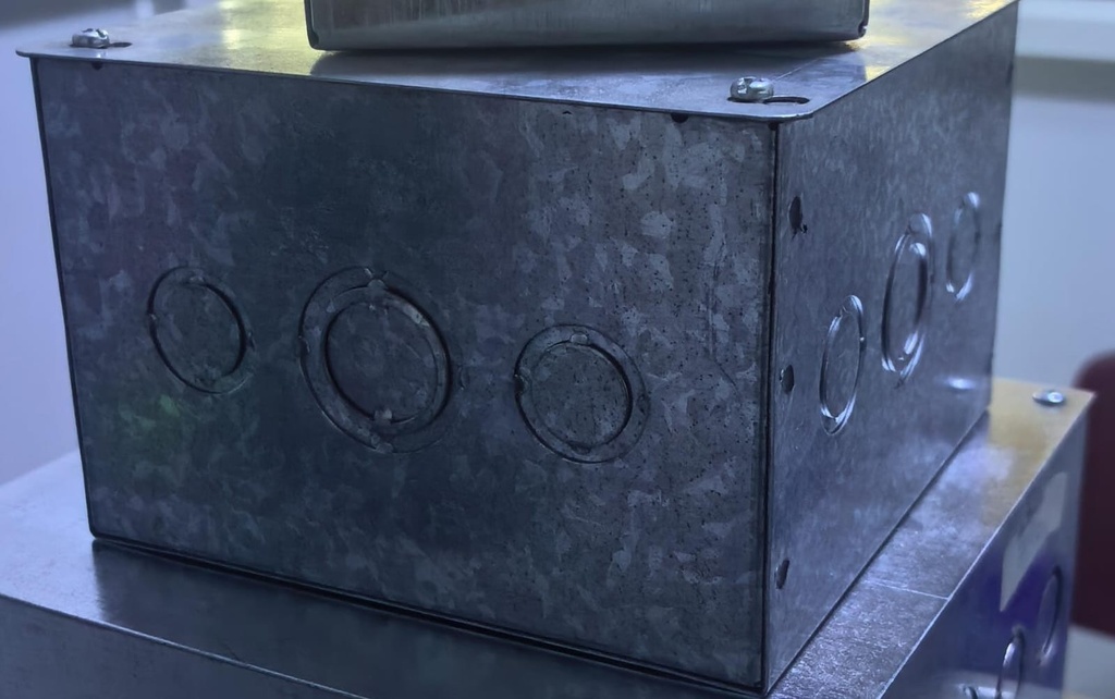  STEEL BOX ELECTRIC 20X20X10CM WITH COVER 