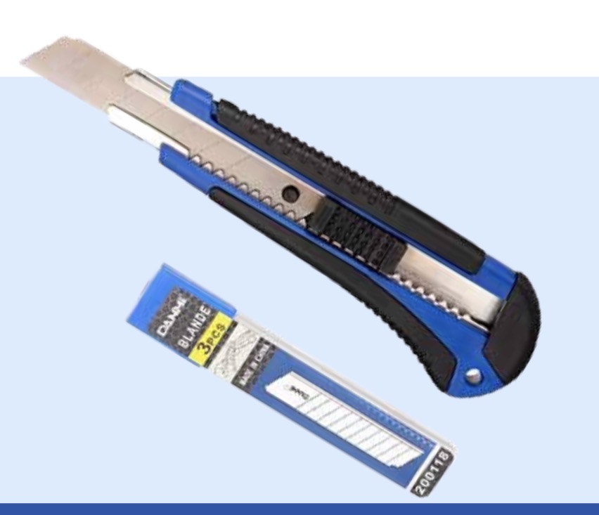 DANMI KINFE WITH BLADE PLASTIC 18MM-CHINA/200118